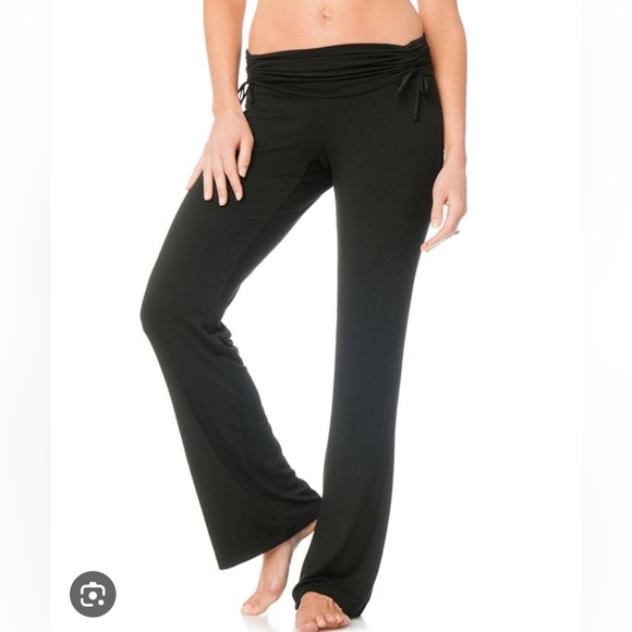 A Pea in the Pod Other - A Pea in the Pod Ruched Bow Detail Lounge Pants